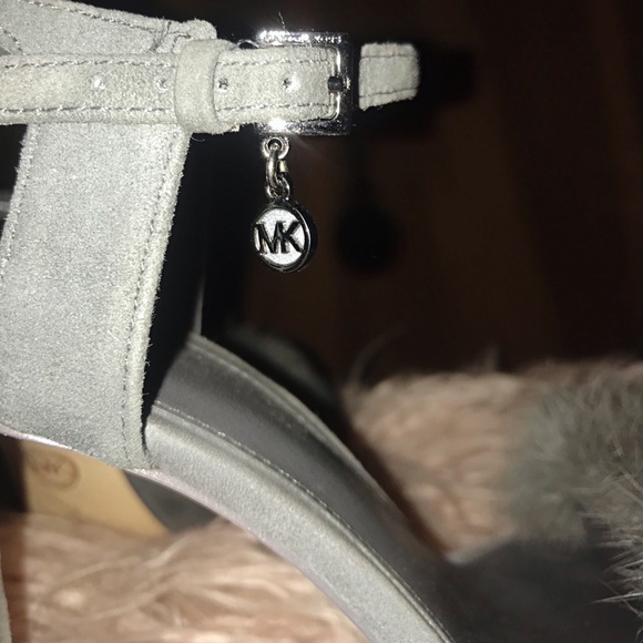 Michael Kors fur sandal heel - Picture 3 of 4